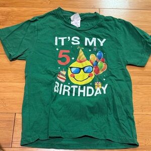 Green Birthday Emoji Kids T-Shirt youth xs